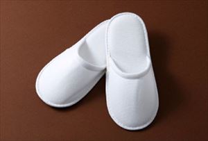 使い捨て家庭用スリッパ(小わっぱ用)男女兼用22.5糎 白 OP袋入り口・入口海水浴場 はたご屋 泊まり アメニティ #民泊用1容れもの300足入★製造会社廃盤の際は予めご了承願います★店卸し資産は日々うつり変わりの為、欠品・売り上げるの際は予めご了承願います。