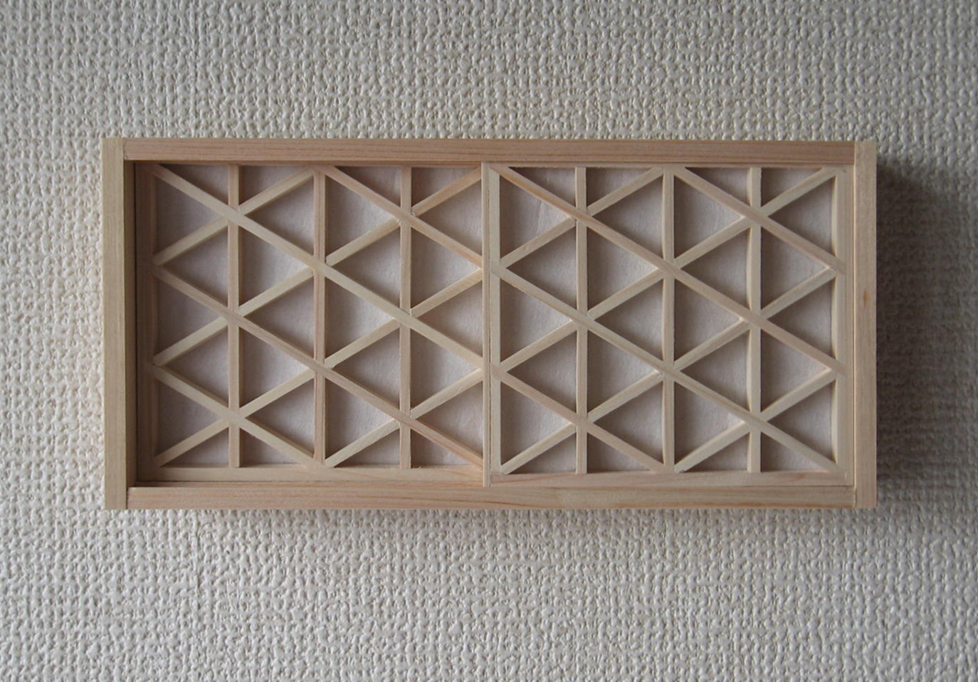 楽天市場 手作り組子細工 Kumiko 和風組子の小窓 三つ組手亀甲 和室 木目調 木製 手作り 組子細工 Kumiko 和柄 おしゃれ くみこスタジオ