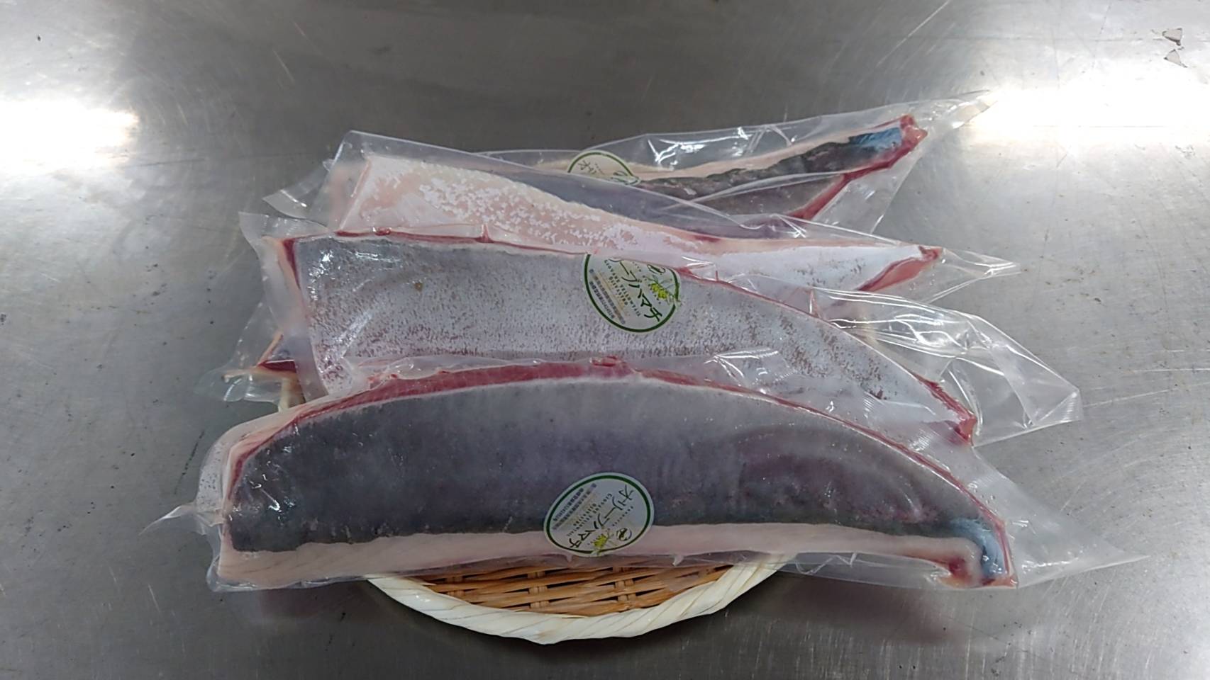 オリーブハマチ【冷凍！！】はまち 活け〆オリーブハマチ《柵4本 約1800g》 フィレ 香川ブランド魚 下処理 半身販売 ギフト 自宅用 原体サイズ約4キロ半身 お歳暮 お中元 お土産 名産 人気 有名 ギフ のし