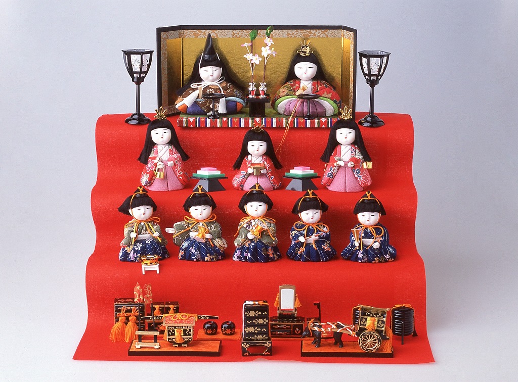 楽天市場 ひな飾り 3段組立式 日本製 手作り 国産 飾る 組み立て 3段 ひな壇 ひなだん 雛棚 飾り棚 飾り壇 ひな祭り 雛人形 並べる 飾る ディスプレイケース フィギュアケース もうせん豪華 かわいい おしゃれ 節句 お祝い 酒井産業 酒井産業 くらしと木のおもちゃ