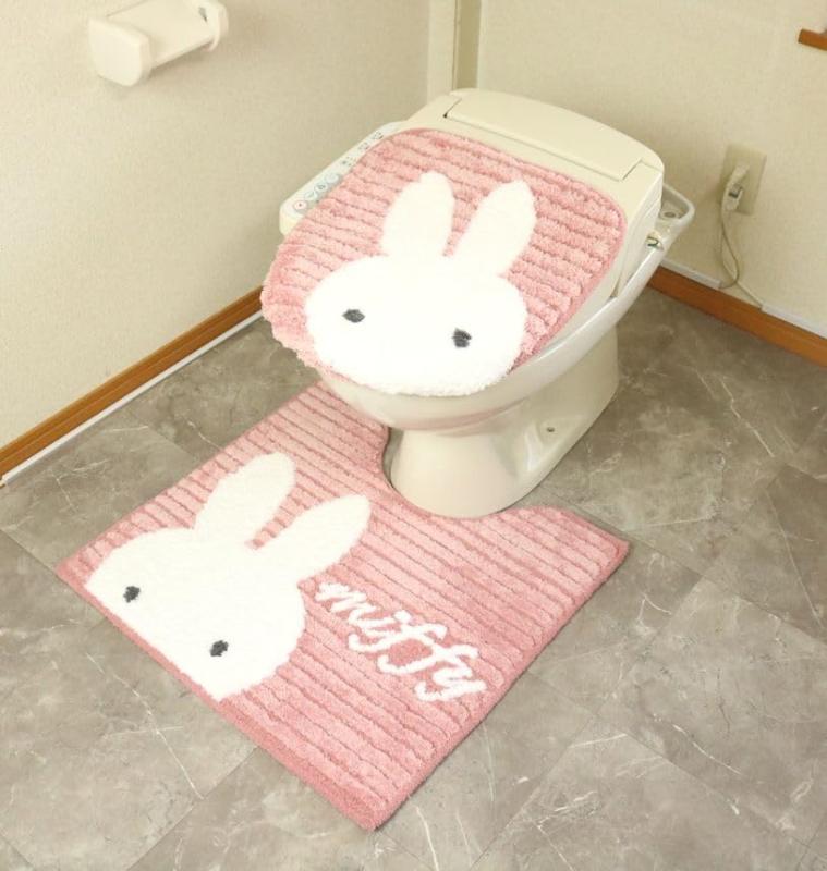 ミッフィー 室内用便器引っ敷き 2点 仕掛ける サクラ色 室内用便器引っ敷き 58×60糎 兼用フタ押しかぶせる トイレタリー 2点仕掛ける センコー プリーマミッフィー 室内用便器押しかぶせる仕掛ける へばり着く手合い 文字記号グッズ
