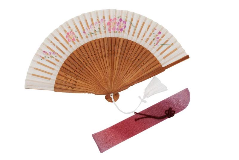 〈婦人用〉切り絵絹短地扇子(フリージア柄白色)、扇子袋(ピンク色)セット｜暮らし堂ショップ