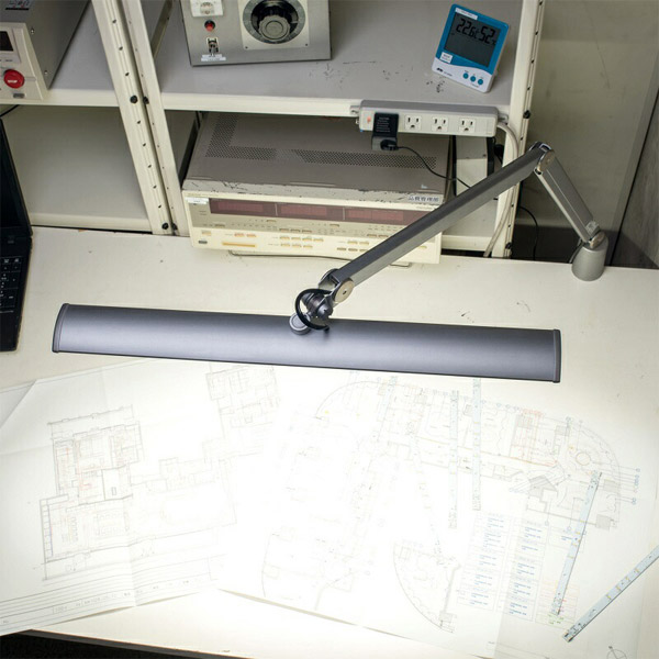 山田照明ZライトZ-S5000N2色広い可動範囲と軽い力で操作できるバネ内蔵アームに、ワイドなシェードを組み合わせることで広い作業スペースの明るさをしっかり確保