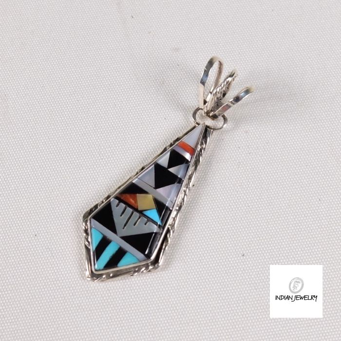 インディアンジュエリーINDIAN JEWELRY インレイ ペンダントトップ　ズニ族 Delberta Boone シルバー925 デルベルタ・ブーン 刻印有｜黒革 店
