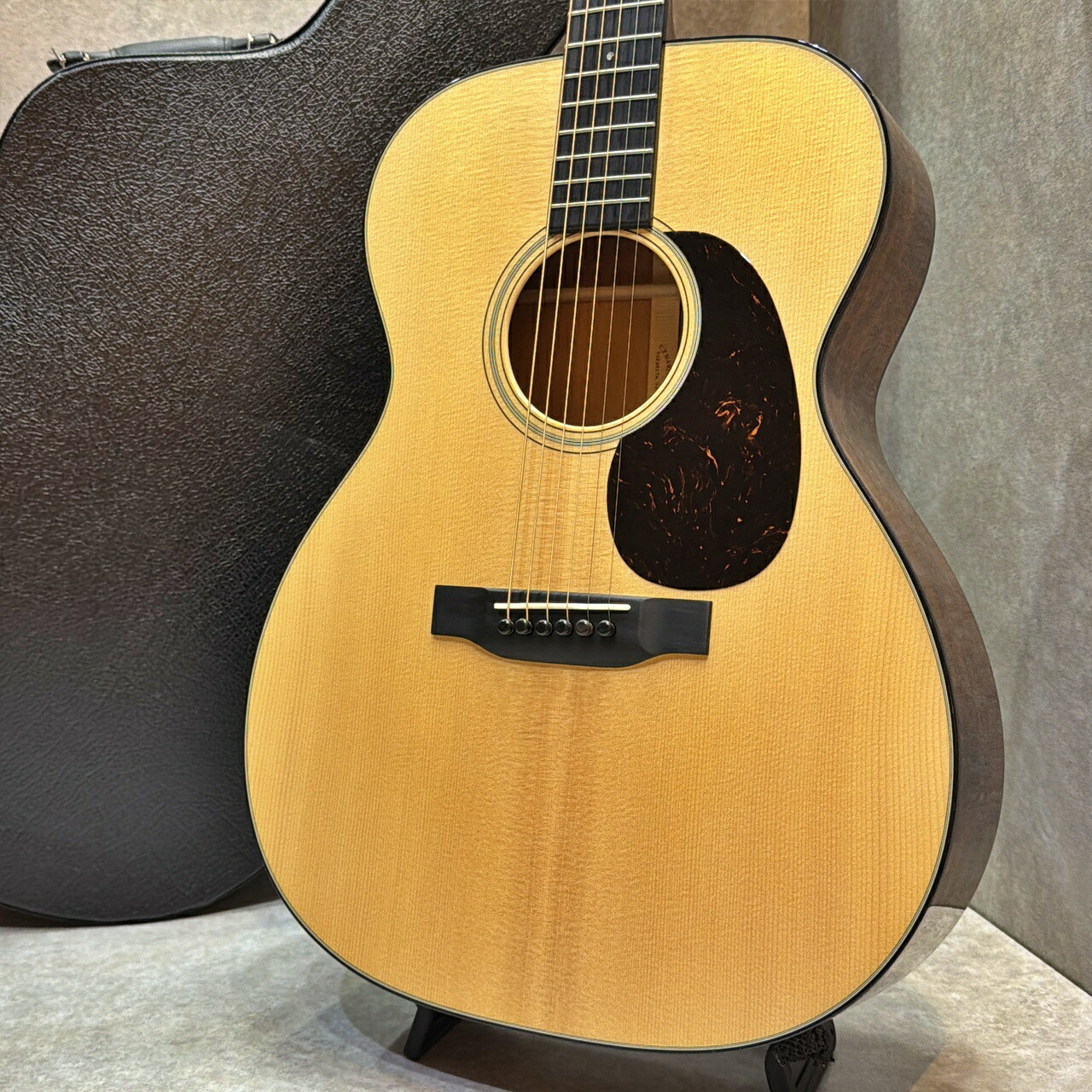 【試奏動画あり】Martin 000-18 Standard #3025496【クリアな響き・整った柾目スプルース】【当店限定特典付き】【送料当店負担】【池袋店在庫品】