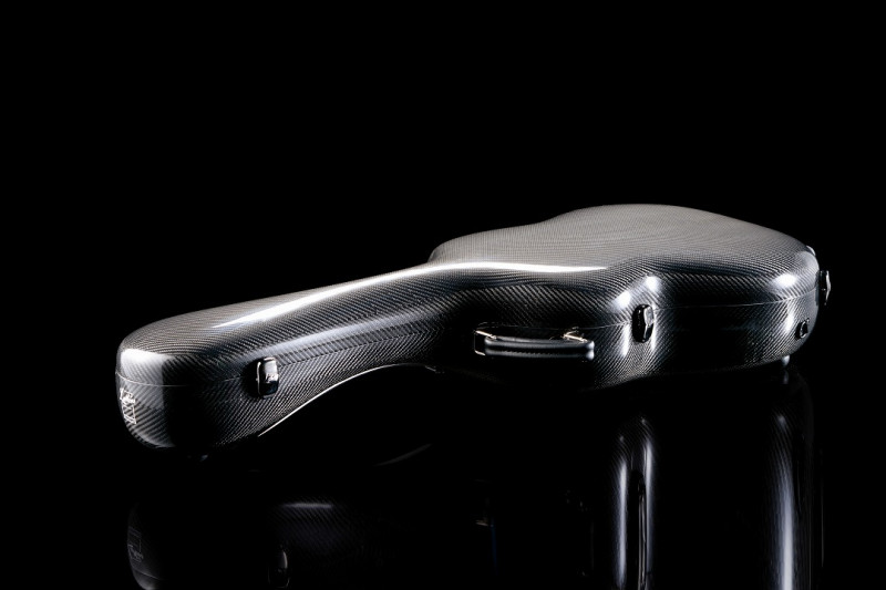 Leona Cases レオナケース Luthier Series Carbon Case クラシックギター用ハードケース (ブラック) 【旧価格 1本限り!】【日本総本店2F 在庫品】｜クロサワ楽器65周年記念SHOP