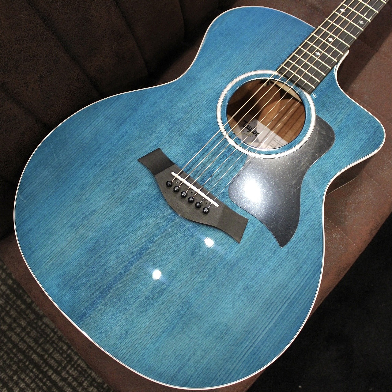 Taylor 【ちょい傷特価】214ce Plus Special Edition -Trans Blue- 【演奏動画あり】【福岡ミーナ天神店】｜クロサワ楽器65周年記念SHOP
