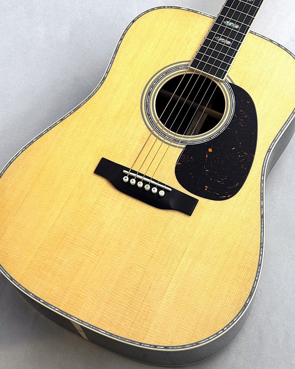 Martin 【色味の濃いサイド&バック】 D-41 Standard #3016057 【48回無金利】【G-CLUB 渋谷店】｜クロサワ楽器65周年記念SHOP 410,850円