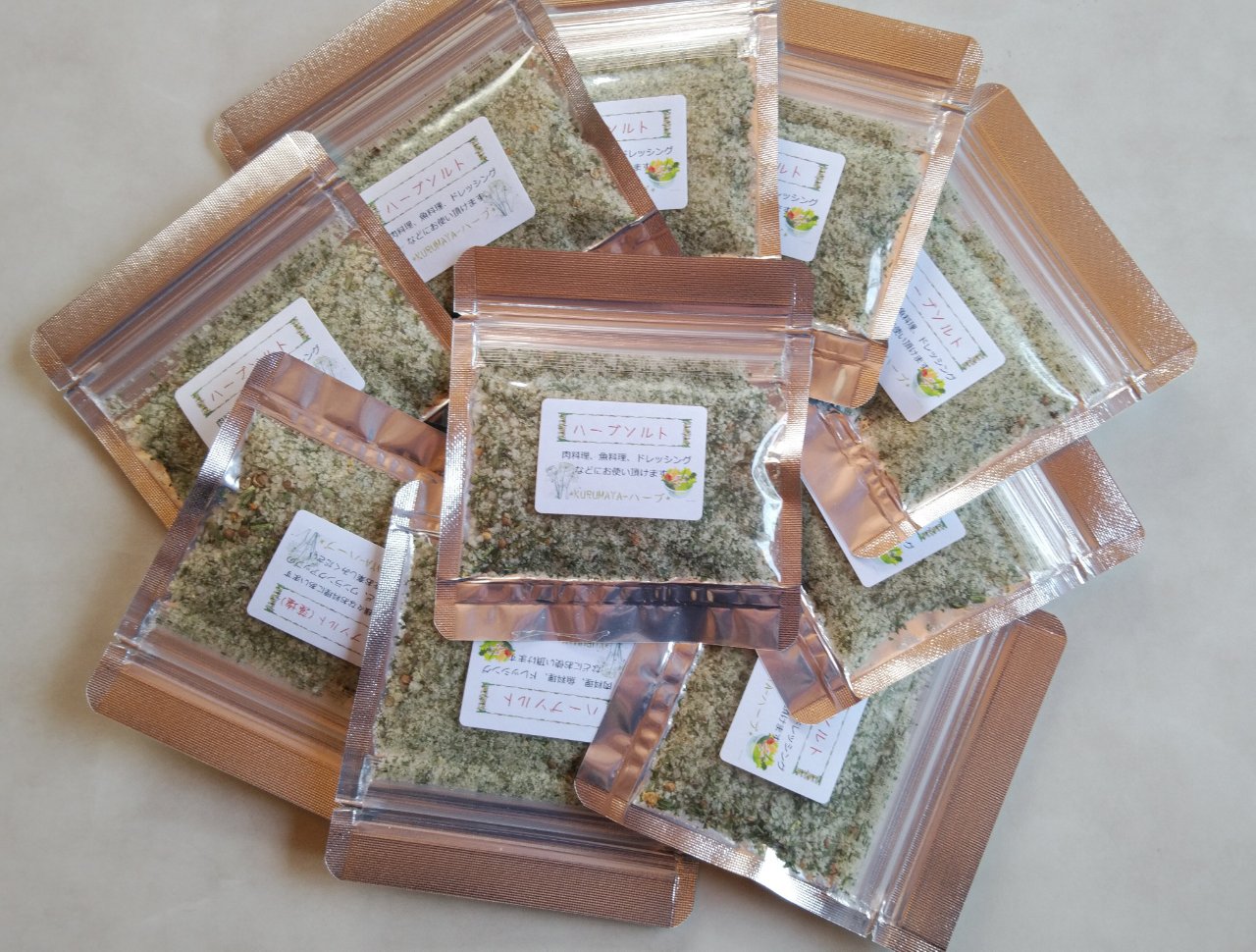 Kurumayaハーブソルト23g 10点セット 5000円 送料無料 調味料 塩 クルマヤハーブオリジナル商品 斑尾高原の農薬不使用ハーブ 魚料理 肉 料理 ドレッシング作り 一流シェフ監修 送料無料 ハーブソルト Kurumayaハーブソルト23g 10点セット 5000円 送料無料 調味料 塩 斑尾