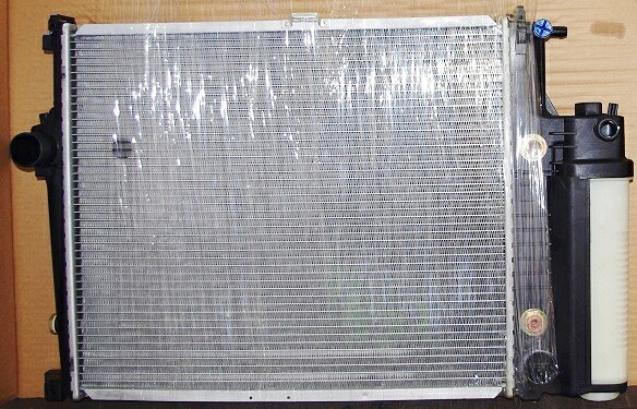 BMW 5シリーズ E34／BHS製（BEHR HELLA） ラジエター ラジエーター新品 1711-1719-309｜車用品＆部品 27,671円