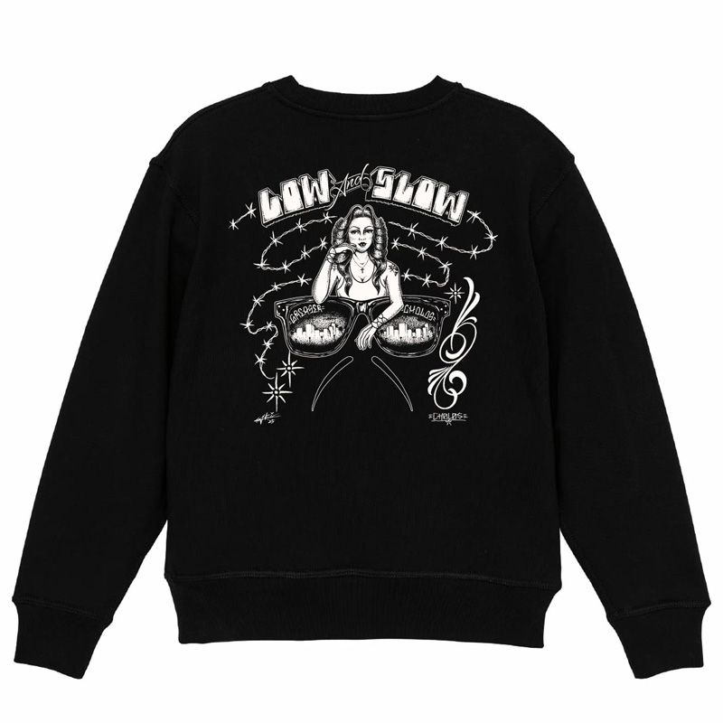 CHOLOS x GREASER x AKI -LOW AND SLOW- CREW NECK SWEATSHIRTS クルーネックスウェット トレーナー BLACK|KUSTOMSTYLE SO-CAL