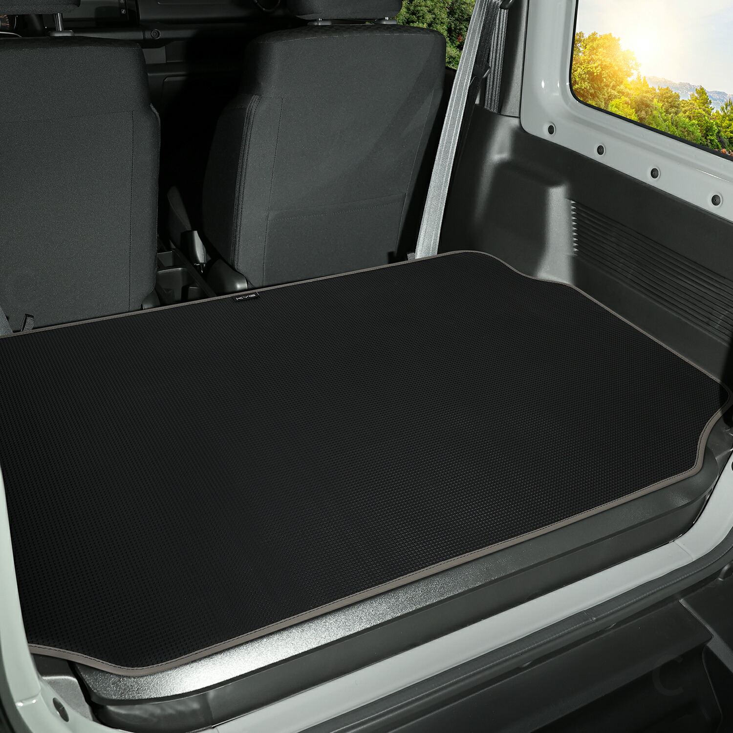 KYG ラゲッジマット 新型ジムニー[JB64W]/ジムニーシエラ[JB74W]用 ずれにくい 滑りとめのゴムつき しっかりとした厚み 防キズ 防水 防汚 折り目なしのロール状梱包 グレー