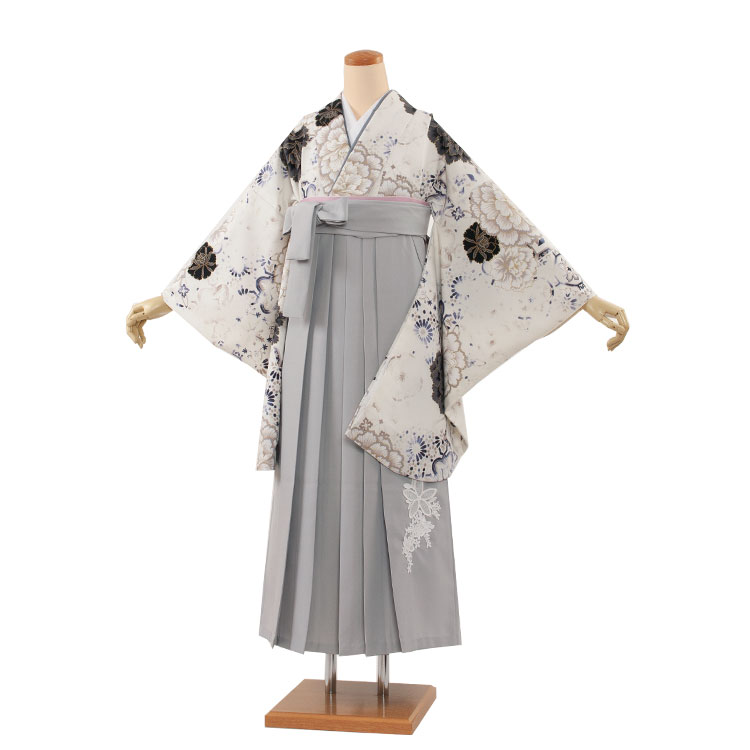 【レンタル】 卒業式 袴 フルセットレンタル 1720 白地に黒白花/刺繍袴 女性 先生 おしゃれ 人気 おすすめ 卒業袴レンタル 卒業式袴セット 着物 着付けセット 女子 大人 小学校 大学生 専門学生 上品 古典 レトロ モダン 大人かわいい 京都 足袋プレゼント 往復送料無料｜着物レンタル　京都ちりめんや