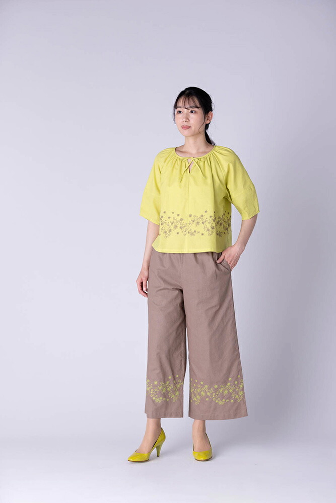 夏に涼しい 綿麻刺繍ワイドパンツ モカ 裏地付き 足さばき楽ちん ウエストギャザー 和花刺繍 コットン リネン ＊京都 くろちく公式＊