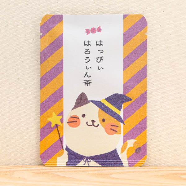 楽天市場 かわいい プチギフト お茶 ハロウィン お菓子をくれなきゃイタズラするゾ茶 ごあいさつ茶 プチギフトやお土産にもぴったりな ごあいさつ茶 シリーズ 日本茶専門店の京都 宇治田原産玉露ティーバッグ1包入 日本茶 カードタイプ くま クマ 熊 コスプレ