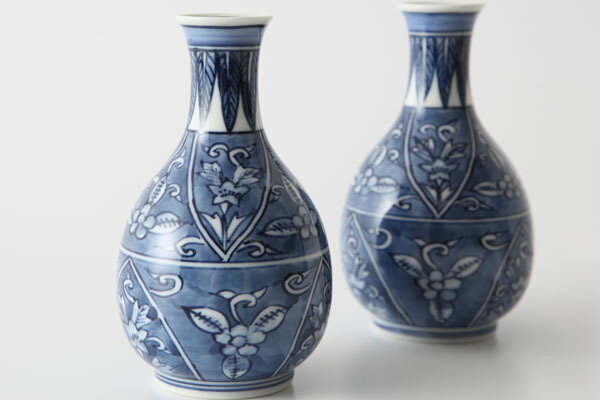 秀峰作染付桔梗地ダミ唐草酒器揃(銚子2/猪口5客セット)【送料無料】【smtb-k】【ky】【清水焼】【陶磁器】