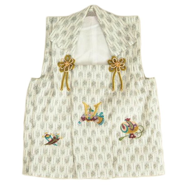 七五三 3歳 被布単品 男の子 着物 オフホワイト色 兜刺繍 金駒刺繍 矢絣地柄文様 日本製｜お宮参りと七五三の京美（KYOUBI）