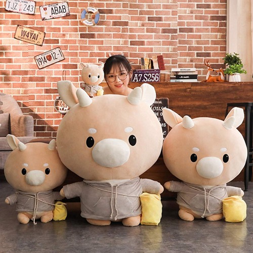 牛ぬいぐるみ 手あそび 抱き枕 ふわふわ 服着脱可 添い寝枕 可愛らしい うしろ帯 論なく論なく 癒し成り行き 差し上げ物 あやつり人形 室内装飾 飾りつけ 御部屋 臥榻姿勢 店飾りつけ 赤ちゃん用 気持ちいい 安眠グッズ 25