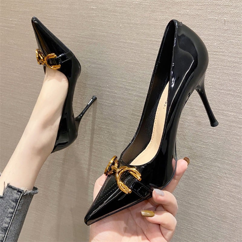 パンプス レディースピンヒール ポインテッドトゥ ビット付き エナメル 黒 通勤 結婚式 フォーマル 美脚 痛くない 走れる 歩きやすい 疲れない 冠婚葬祭 仕事 おしゃれ 大きいサイズ｜IKYUWA店