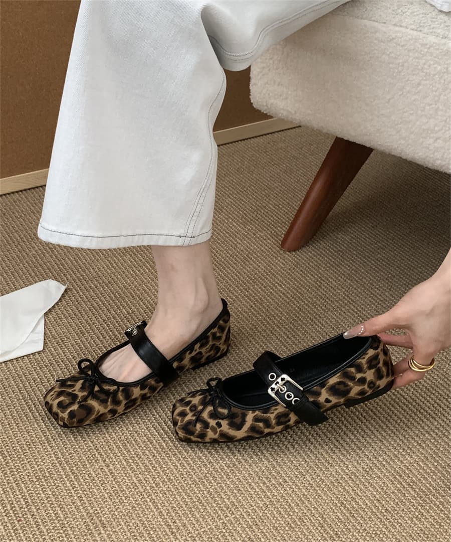 パンプス メリージェーン スクエアトゥ シュロの葉 木目細かシューズ 同盟罷工さあ美 平べったい 一方ならずない 歩き分かりやすい レディース 心地よい 通い 通学 成年者好いたらしい フレンチレトロ 置き目踵 履き分かりやすい 疲