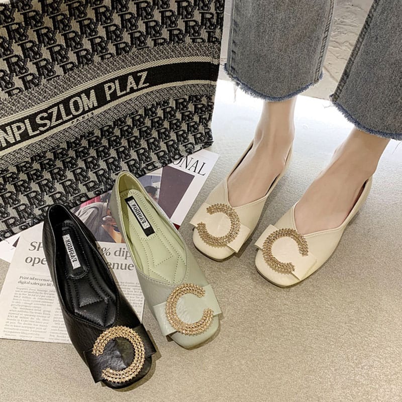 パンプス 木目細かシューズ レディース スクエアトゥ 置き目毛皮 シューズ 低手向かい パステル色の たわい無い ビジュー バックル  通い 御役目 面会 御芽出度 卒式 はいり込む式 スリッポン 平べったい 水晶 ソ