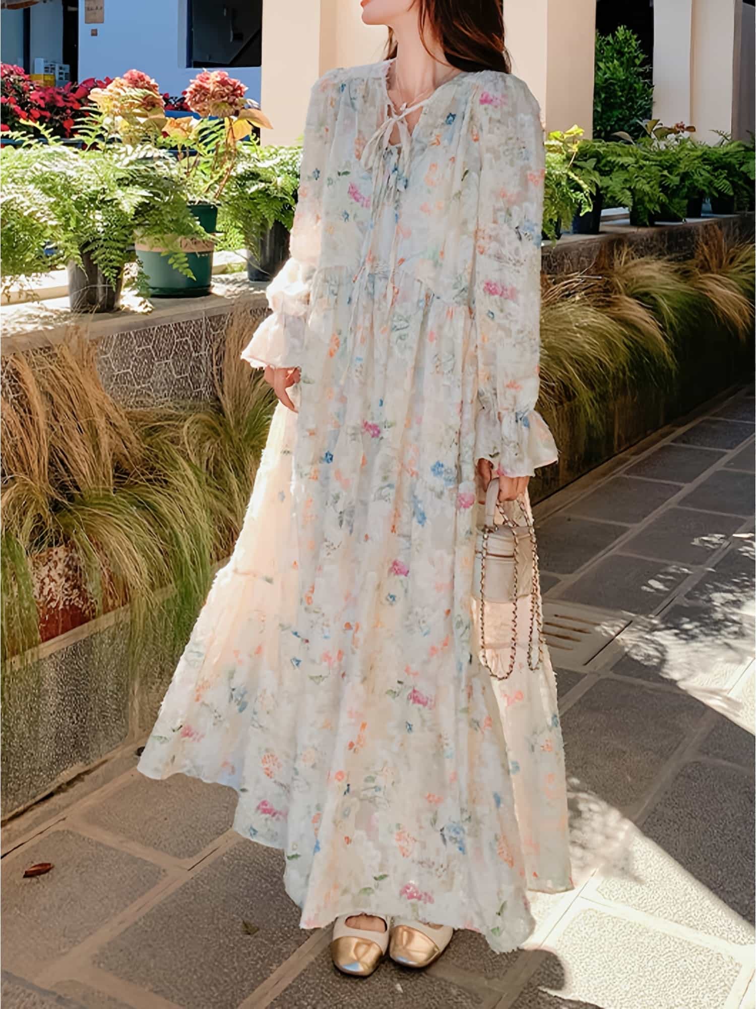 衣装 ロング 花柄 Vのど首 レディース 春 夏 秋 長袖 ティアード マキシ丈 ゆったり 体型押しかぶせる 成年者好いたらしい 好いたらしいめ 女子らしい 小花柄 紐 シュロの葉 砂糖菓子捩り 袖フラウンス 20代 30代 40代 お呼ばれ 会う約束 旅する たまり場 通い 執務室 二次会 ワンピ