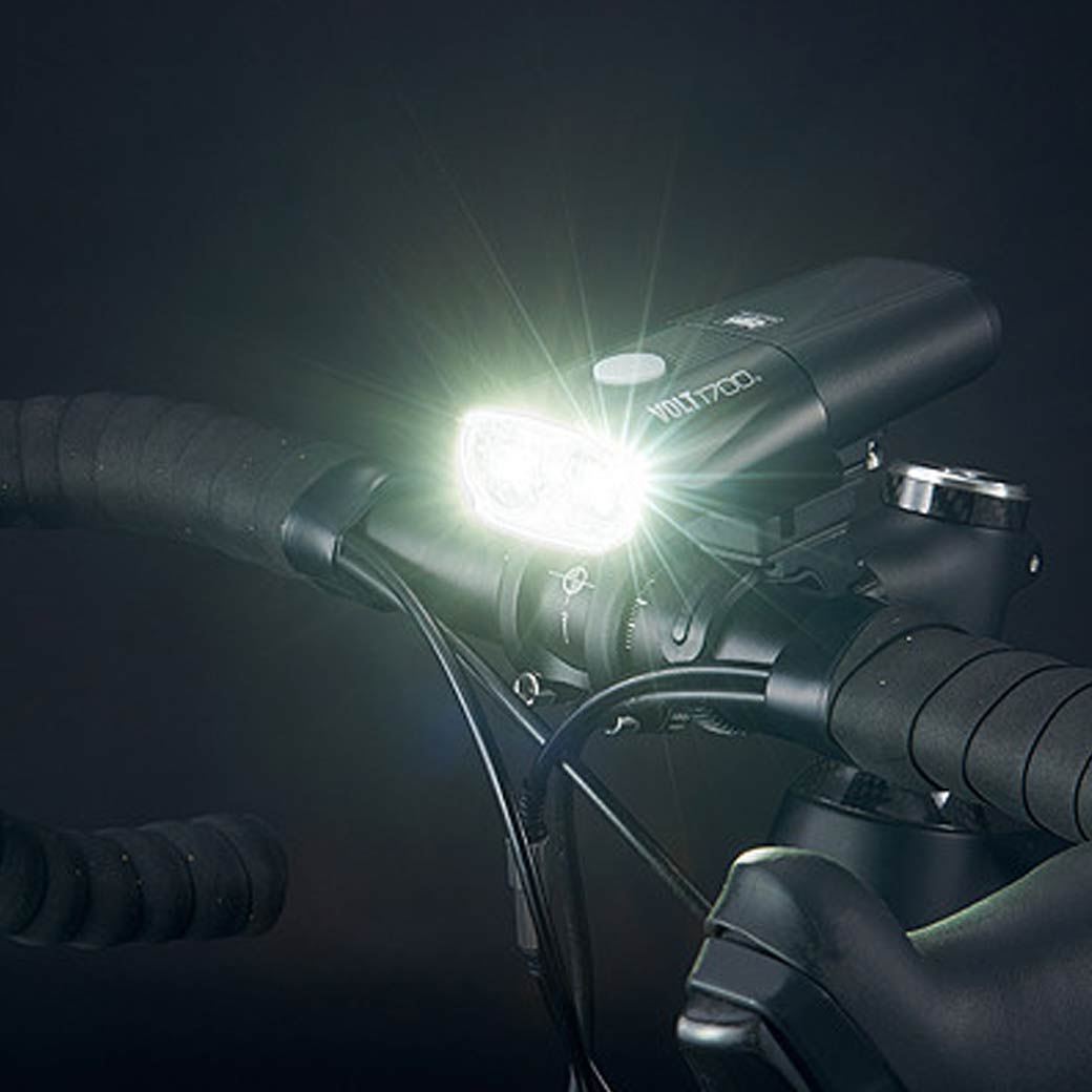 楽天市場 Cateye キャットアイ 自転車用 前照灯 Hl El10rc Volt1700 ボルト1700 Led 自転車 ライト フロントライト Usb充電 ガンメタｘブラック ホワイト レッド シルバー グロスブラック 自転車の九蔵 あす楽 自転車の九蔵