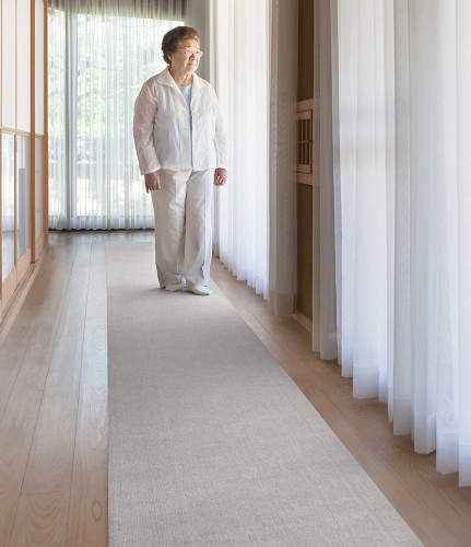 サンコー 廊下敷き マット カーペット はっ水 消臭 日本製 おくだけ吸着 ロングマット 60×600cm ライトグレー KP-42|ケーズショップ