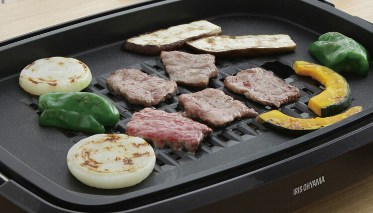 正規品販売 の調理家電 グリル 調理 ホットプレート 遠赤外線 プレート 料理 遠赤外線 パーティー 焼肉 キッチン家電 キッチン家電 ヘルシー 焼肉 ホームパーティー 丸洗い たこ焼き たこ焼き器 アイリスオーヤマ 網焼き風ホットプレート 3枚 ブラック Apa 137 B