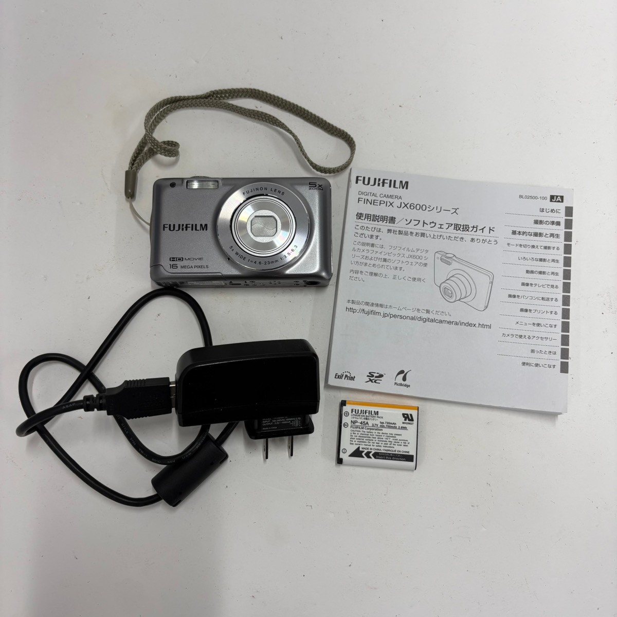 【中古】 C84J FUJIFILM フジフイルム デジタル写真機 FX-JX690S しろがね色
