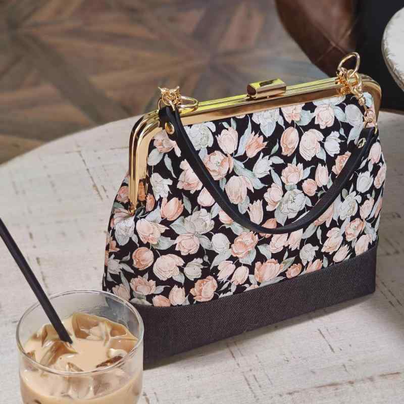ポーチ がま口 財布 DIY 素材 手芸キット 花柄 薔薇 癒し レトロ バッグ 刺繍 生地 ミニサイズ かばん