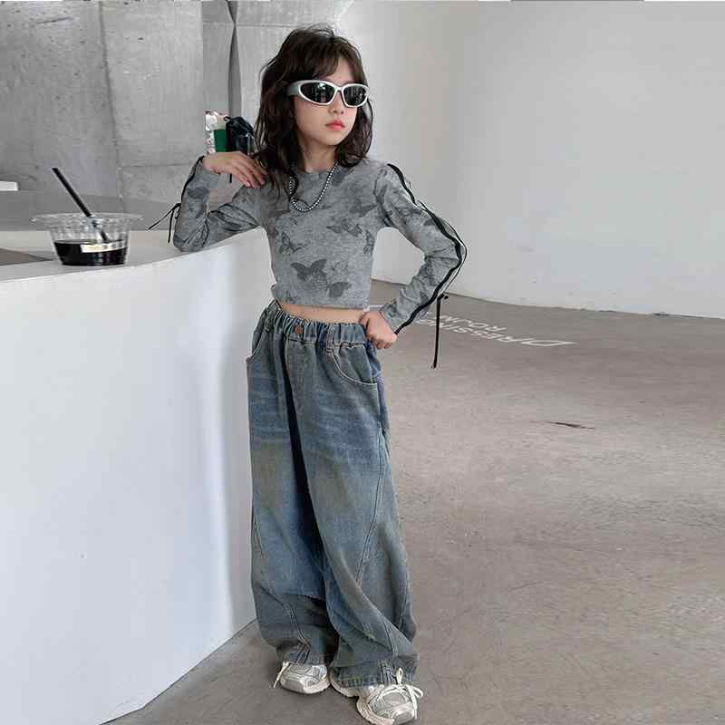 Tシャツ ジーンズ セットアップ 春秋 女の子 バタフライプリントTシャツ 子供用 蝶々模様 トップス ショート丈 へそ出し 小学生 中学生 クール スタイリッシュ キュート おしゃれ カジュアル 通学 デイリー