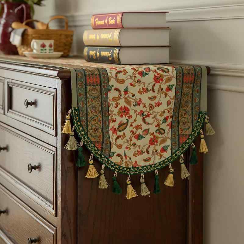 テーブルランナー マルチカバー ダストクロス タッセル レトロ 刺繍 おしゃれ カジュアル モダン カラフル インテリア ホームデコ 上品