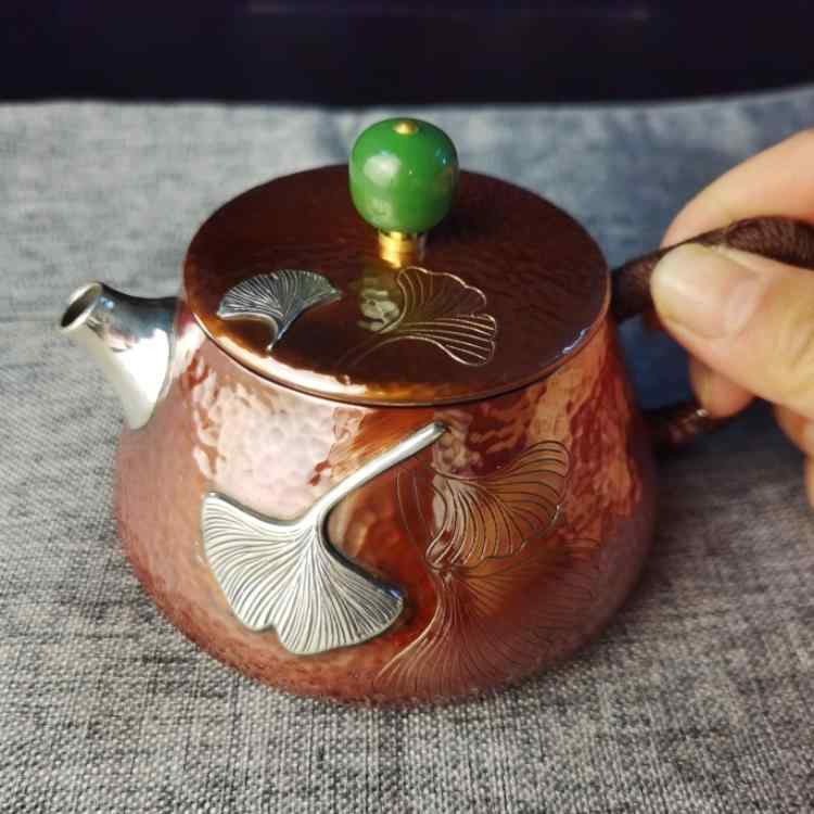 急須 茶釜 和風 銅 ティーポット 焼き色 美術 銀箔 象嵌 しろがね色 声遣い 姿勢 手持ち部分 今めかしい