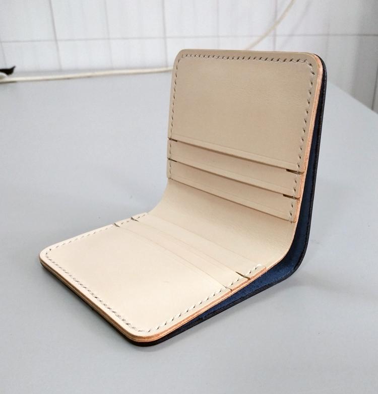 財布 ウォレット 札入れ 二つ折り コンパクト 薄型 レザークラフト ハンドメイド 本革 おしゃれ スタイリッシュ シンプル カジュアル ギフト ユニセックス