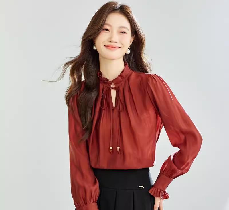 シフォンシャツ ブラウス レディース 春秋 上品 女性 カジュアルリボンタイ 長袖 スタンドカラー プルオーバー 通勤 オフィス 薄手 軽量 柔らかい トップス お腹カバー ゆったり 蝶結び｜ラ・グラーヌ