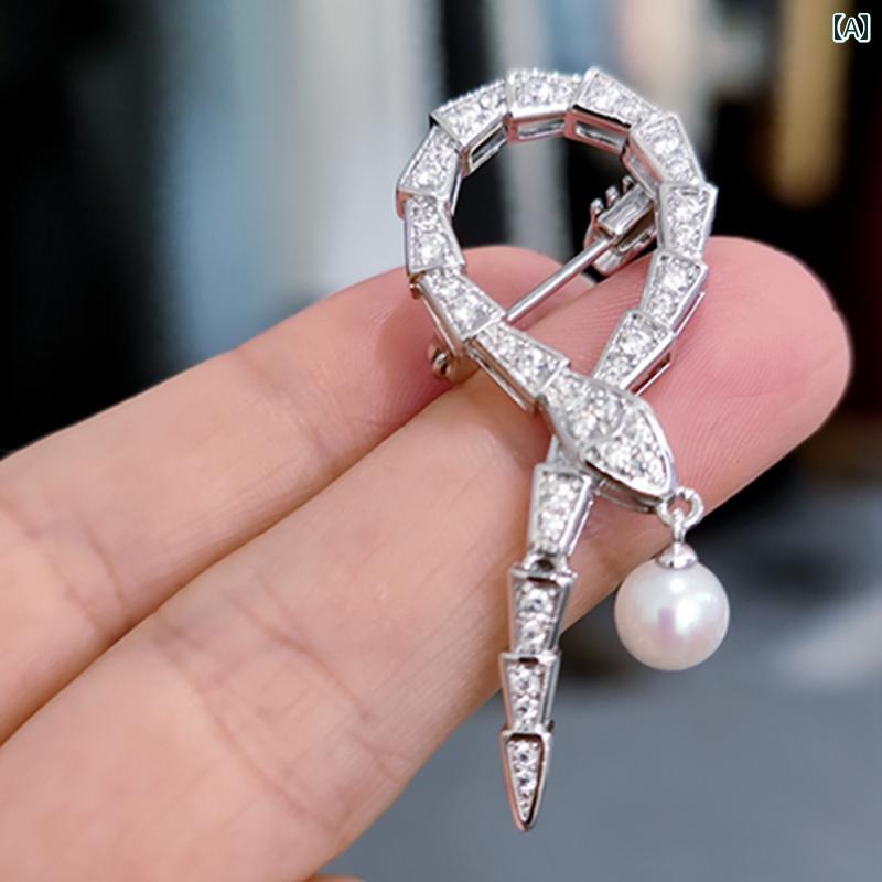 ブローチ 巳年 セレモニー ヘビ レディース アクセサリー ジルコン ジュエリー 蛇の形 光沢 オーロラ パール 蛇 スネーク シルバー色 輝き エレガント 上品 華やか