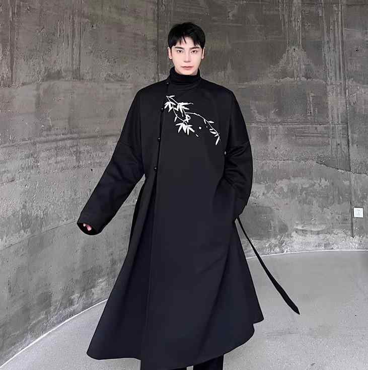 ロングコート 男性用 黒 ブラック 秋冬 モダン チャイナ デザイン ラウンドネック シルエット 斜め前立て 刺繍 竹の葉 コート メンズ アウター ジャケット 上着 おしゃれ 個性 洗練｜ラ・グラーヌ