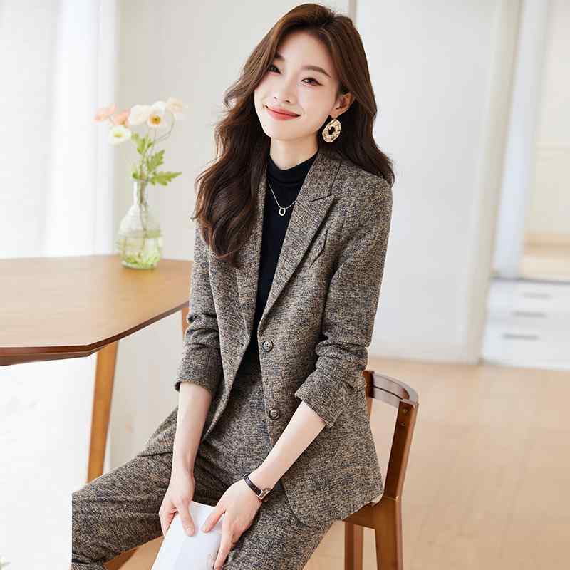 レディース ズボン下背広 羊毛 セットアップ フォーマル 背広襟 うす茶色 紺 黒 ぶどう酒赤いこと 商行為 執務室 窈窕たる 今めかしい 好いたらしいめ 儀式用 ツィード 成年者今めかしい 窈窕たる 飛び切り感