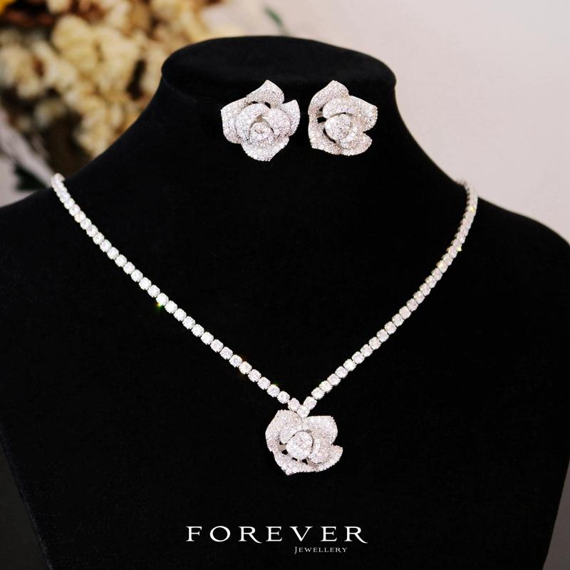 ネックレス セットジュエリー 王冠 ピアス シルバー ローズ 花 ラインストーン 輝き キラキラ 韓国 コスチューム 結婚式 パーティー プリンセス 花嫁 豪華