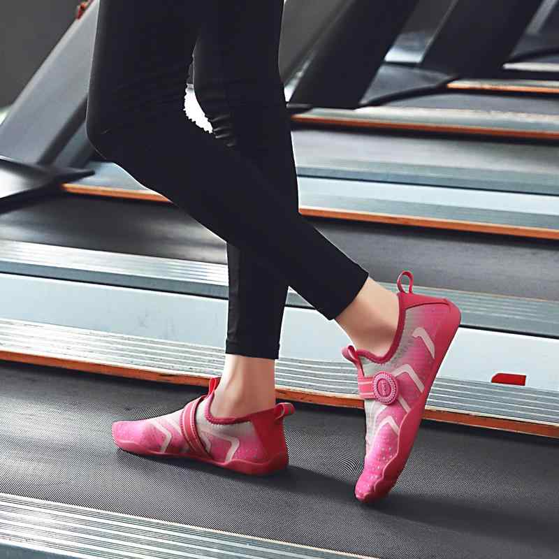 室内 フィットネス シューズ サイレント 縄跳び スポーツ シューズ 女性用 ヨガ トレッドミル ソフトソール 総合 トレーニング メンズ PU 衝撃吸収 紐なし カジュアル