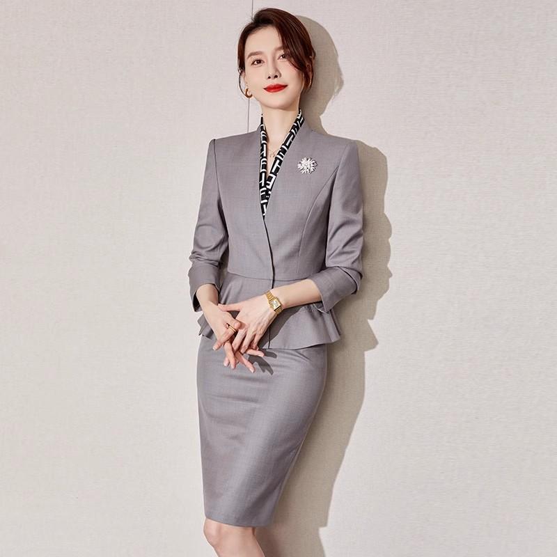 レディース スーツ スカート パンツ 薄灰色 ３点 セットアップ 上着 長袖 七分袖 半袖 Vネック ブローチ スカーフ付き ウエストスリム プリーツフレア フェミニン 上品 シック フォーマル ビジネス