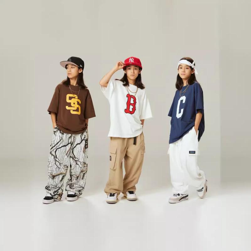 子供 ジャズ ダンス パフォーマンス ストリート ボーイズ ファッション ティーンエイジャー ヒップホップ スーツ セットアップ 半袖 パンツ トップス 動きやすさ ポップカルチャー