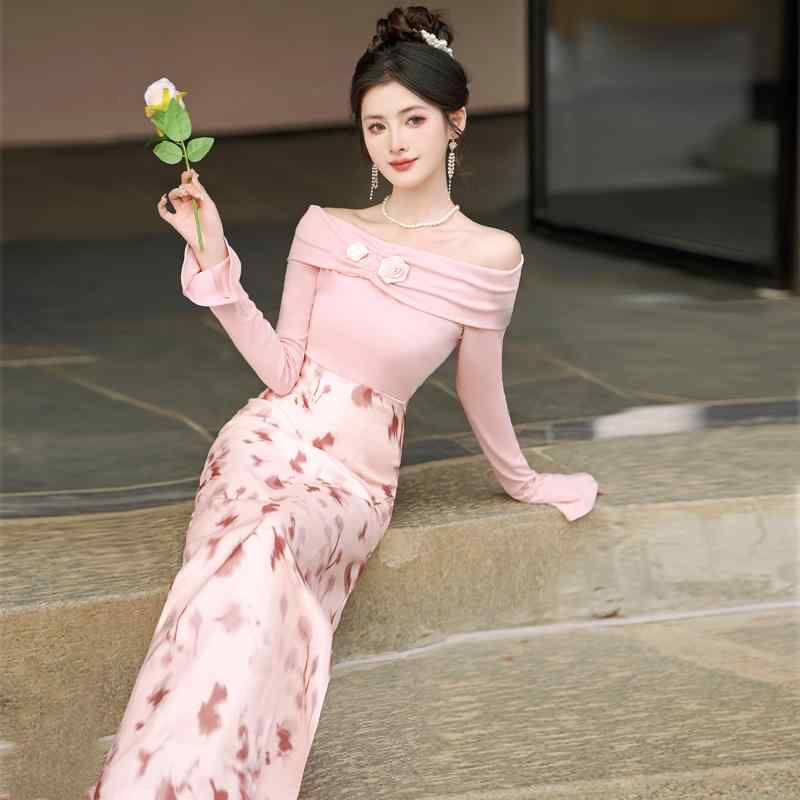 レディース ファッション フレンチ 美しい ワンショルダー トップス 肩出し オフショルダー ピンク ガーリー 深めスリッドスカート 秋 高級感 個性的 花モチーフ ブローチ風装飾｜ラ・グラーヌ