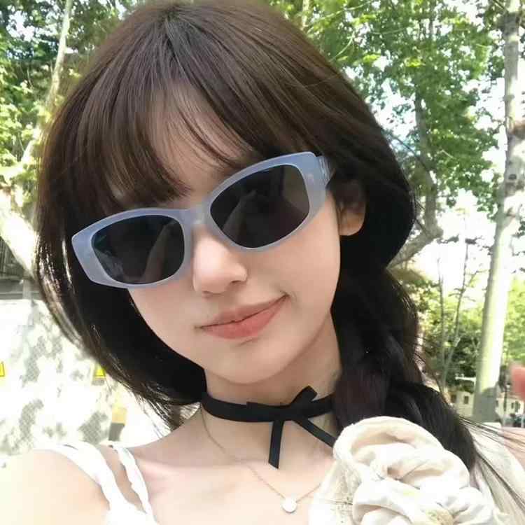 サングラス キャットアイ メガネ カラバリ 色違い 近視 小顔効果 軽い ブルー 白フレーム UV対策 韓国 おしゃれ カ ジュアル モダン シンプル