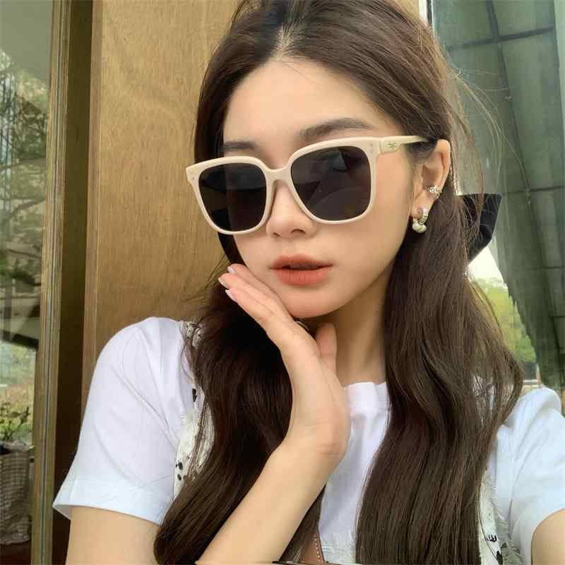 サングラス ホワイトフレーム ビック 女性用 高級感 レトロ スリミング効果 小顔効果 UVカット 韓国ファッション インスタ映え 大人かわいい 高級感