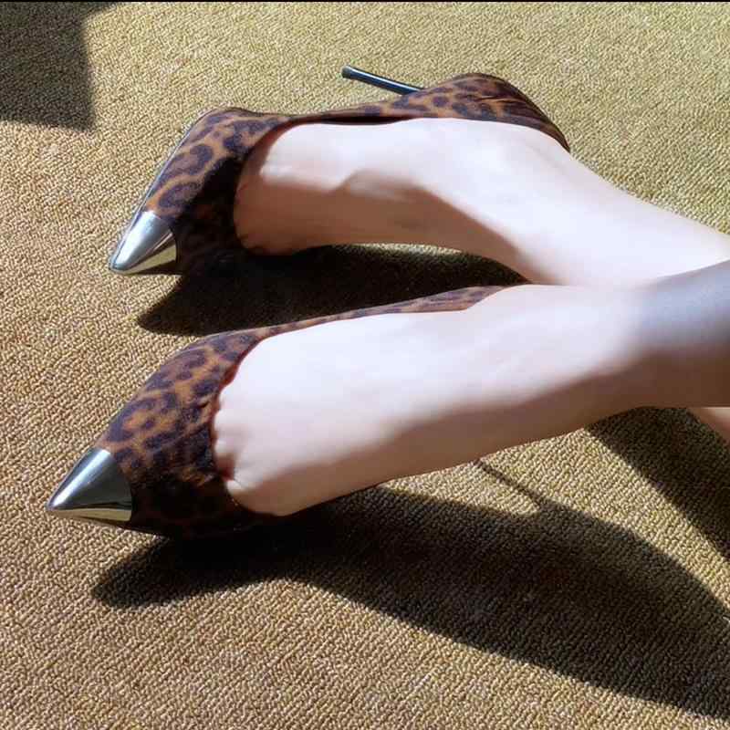 パンプス 2025秋冬 ヒョウ柄 吸い付ける的 ハイヒール お上さん用 スティレットヒール メタルトゥ シングルシューズ セレブ風 フォーマル 寄りあい 雅びやか 商行為 アーバン 今めかしい