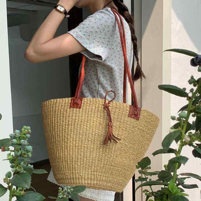 麦わら御徒面子 籐御徒面子 アフリカ 織り御徒面子 草 大静電容量 井戸釣瓶 牛皮 タッセル 御徒面子 成人女性用 トートバッグ 心地好い 今めかしい お出かけ 余暇 たまり場 記念日 砂浜 御休み 旅する
