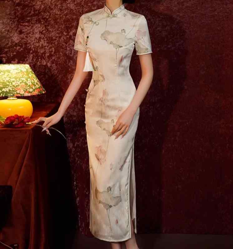 レディース チャイナドレス ロング 半袖 薄ベージュ 蓮 花柄 中華伝統 立ち襟 斜めラベル ハイスリット 優雅 アジアン モダン 優美 レトロ クラシック
