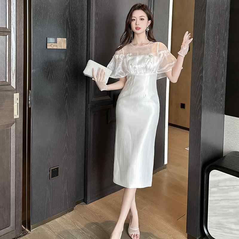 婚約 ドレス ウェディング シンプル 清楚感 ホワイト エレガント パーティー 上品 シック ワンショルダー ワンピース セレモニー 高級感 スリムフィット フェミニン｜ラ・グラーヌ